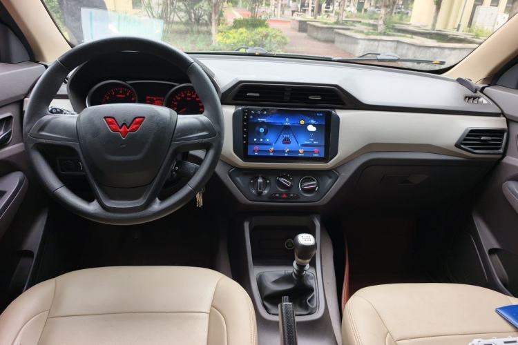 Used Wuling Hongguang 2021 1.5L S Standard Version LAR Center Console
