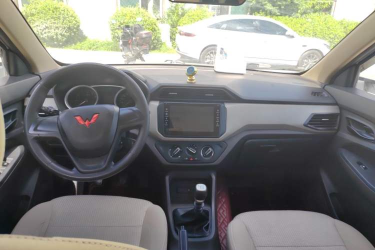 Used Wuling Hongguang 2021 1.5L Revised S Standard Version with Electric Power Steering LAR Center Console