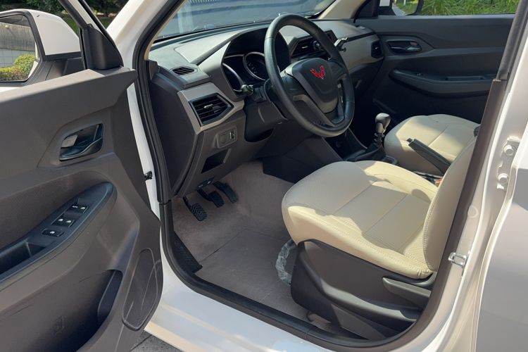 Used Wuling Hongguang 2021 1.5L Revised S Standard Version Hydraulic-Power-Assisted LAR Driver Seat