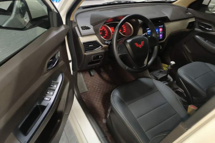 Used Wuling Hongguang 2021 1.5L Revised S Standard Version with Electric Power Steering LAR Driver Seat
