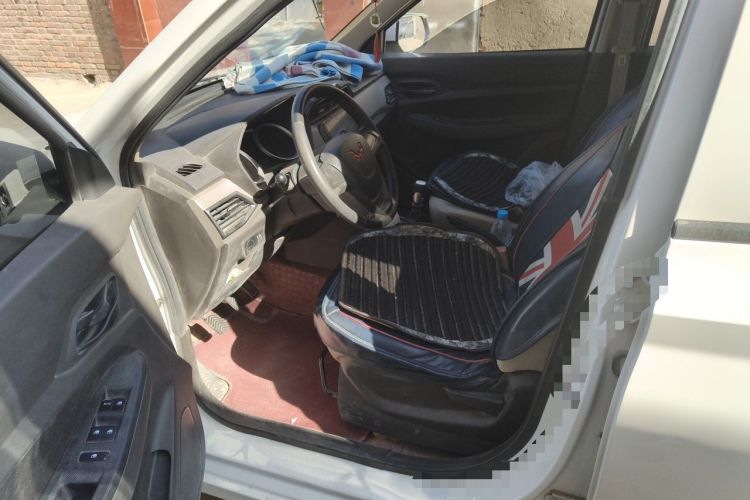 Used Wuling Hongguang 2021 1.5L Revised S Standard Version Hydraulic-Power-Assisted LAR Driver Seat