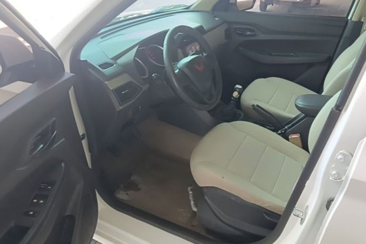 Used Wuling Hongguang 2021 1.5L Revised S Standard Version Hydraulic-Power-Assisted LAR Driver Seat