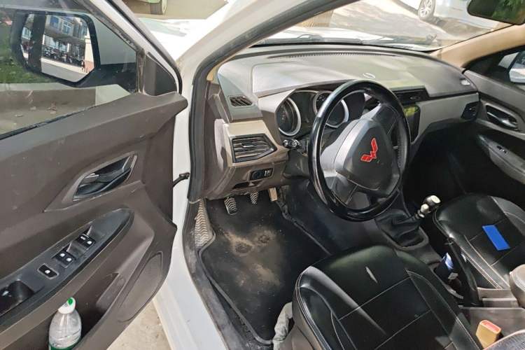 Used Wuling Hongguang 2021 1.5L Revised S Standard Version Hydraulic-Power-Assisted LAR Driver Seat