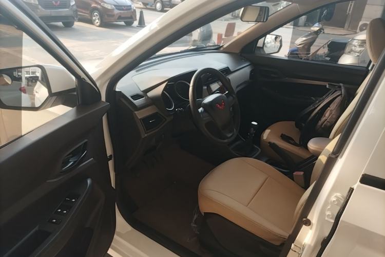 Used Wuling Hongguang 2021 1.5L Revised S Standard Version with Electric Power Steering LAR Driver Seat