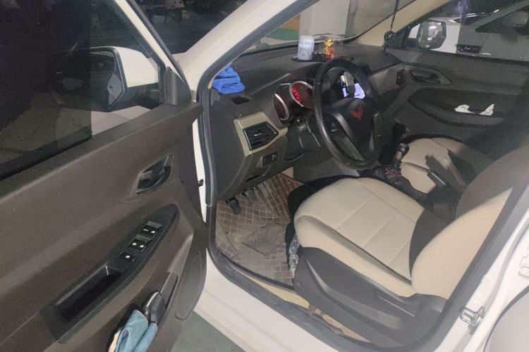 Used Wuling Hongguang 2021 1.5L S Standard Version LAR Driver Seat