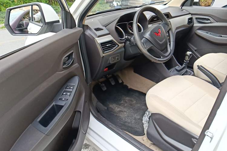 Used Wuling Hongguang 2021 1.5L Revised S Standard Version with Electric Power Steering LAR Driver Seat