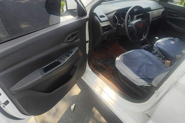 Used Wuling Hongguang 2021 1.5L Revised S Standard Version with Electric Power Steering LAR Driver Seat