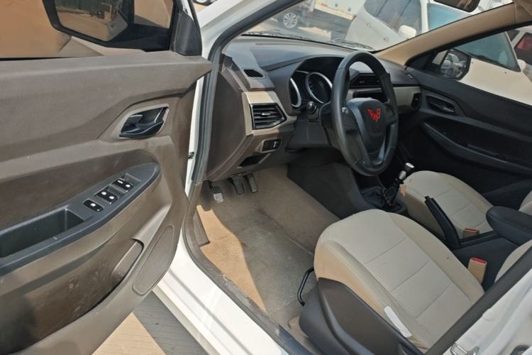 Used Wuling Hongguang 2021 1.5L Revised S Standard Version with Electric Power Steering LAR Driver Seat
