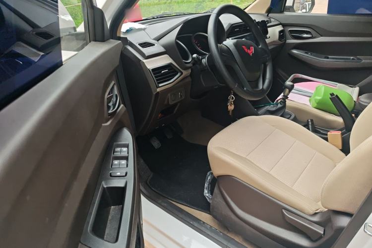 Used Wuling Hongguang 2021 1.5L Revised S Standard Version Hydraulic-Power-Assisted LAR Driver Seat