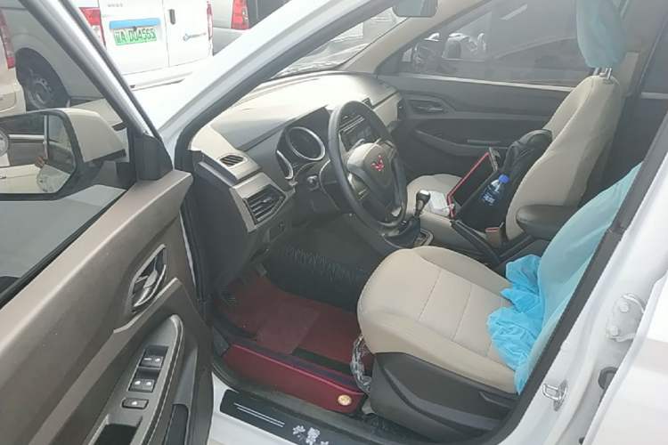 Used Wuling Hongguang 2021 1.5L Revised S Standard Version with Electric Power Steering LAR Driver Seat