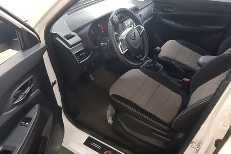 Used Wuling Hongguang 2021 1.5L Revised S Base Version Hydraulic Power Steering LAR Driver Seat