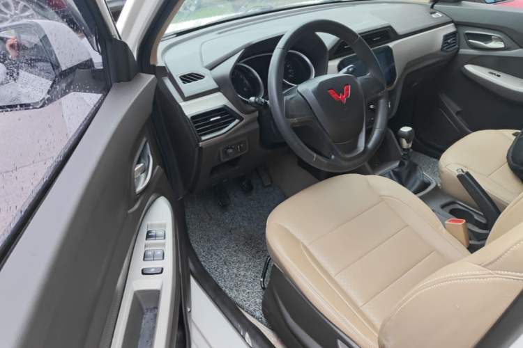 Used Wuling Hongguang 2021 1.5L S Comfort Edition LAR Driver Seat