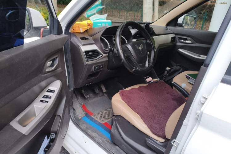 Used Wuling Hongguang 2021 1.5L S Comfort Edition LAR Driver Seat