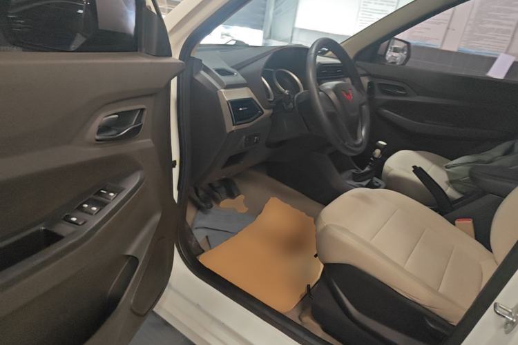 Used Wuling Hongguang 2021 1.5L Revised S Standard Version Hydraulic-Power-Assisted LAR Driver Seat