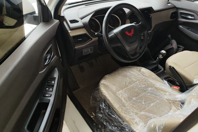 Used Wuling Hongguang 2021 1.5L Revised S Standard Version Hydraulic-Power-Assisted LAR Driver Seat
