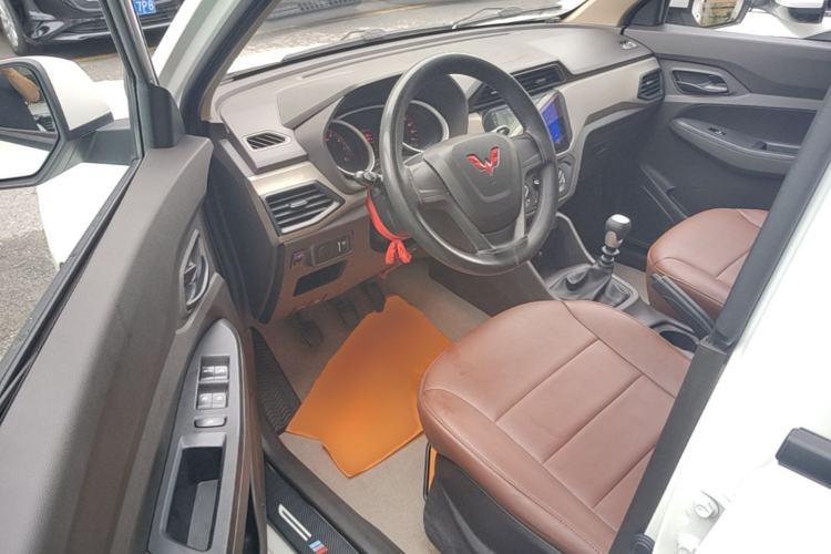 Used Wuling Hongguang 2021 1.5L Revised S Standard Version Hydraulic-Power-Assisted LAR Driver Seat