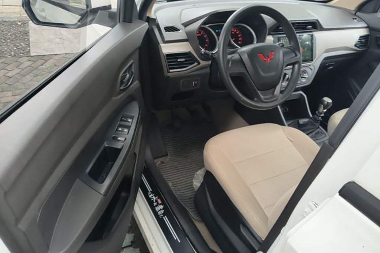 Used Wuling Hongguang 2021 1.5L Revised S Standard Version Hydraulic-Power-Assisted LAR Driver Seat