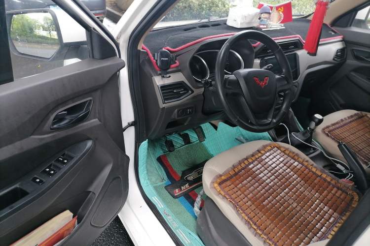 Used Wuling Hongguang 2021 1.5L Revised S Standard Version Hydraulic-Power-Assisted LAR Driver Seat