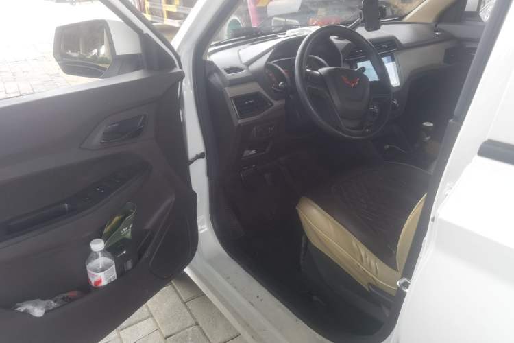 Used Wuling Hongguang 2021 1.5L Revised S Standard Version Hydraulic-Power-Assisted LAR Driver Seat