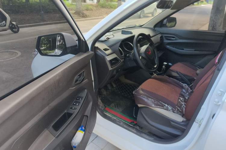 Used Wuling Hongguang 2021 1.5L Revised S Standard Version Hydraulic-Power-Assisted LAR Driver Seat
