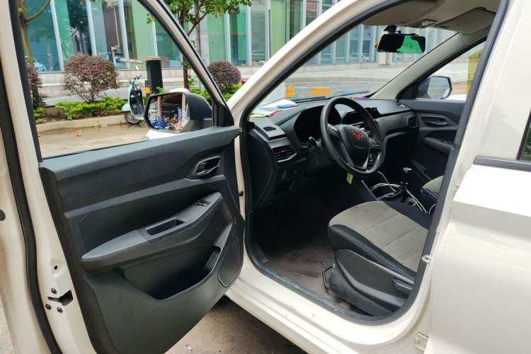 Used Wuling Hongguang 2021 1.5L Revised S Base Version with Electric Power Steering LAR Driver Seat
