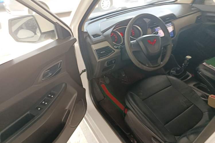 Used Wuling Hongguang 2021 1.5L Revised S Standard Version Hydraulic-Power-Assisted LAR Driver Seat