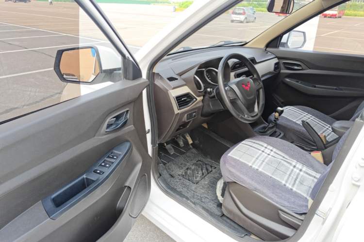 Used Wuling Hongguang 2021 1.5L S Standard Version LAR Driver Seat