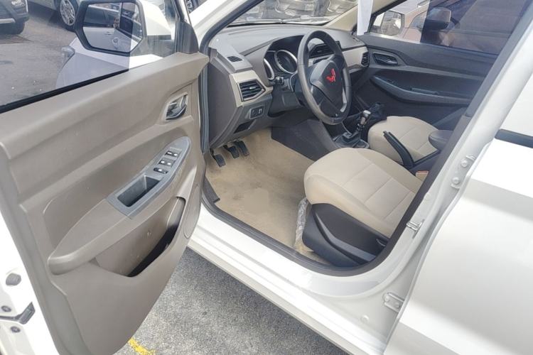 Used Wuling Hongguang 2021 1.5L Revised S Standard Version with Electric Power Steering LAR Driver Seat