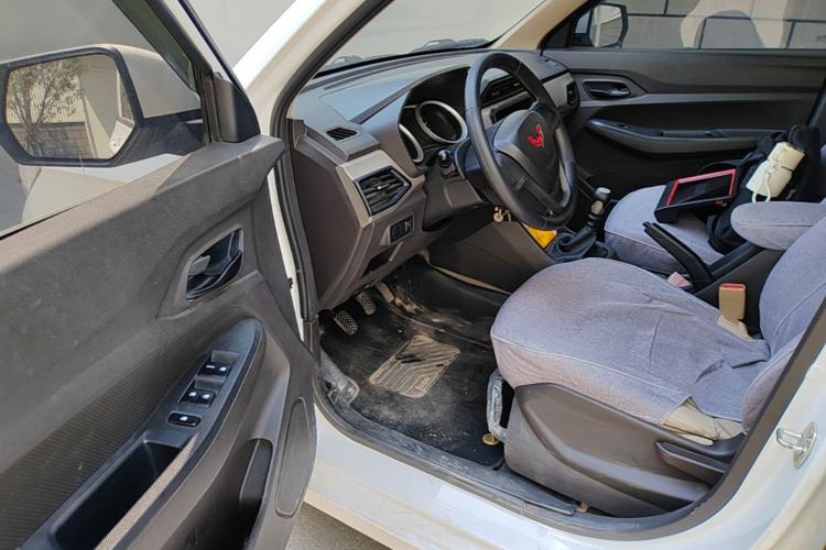Used Wuling Hongguang 2021 1.5L Revised S Standard Version Hydraulic-Power-Assisted LAR Driver Seat