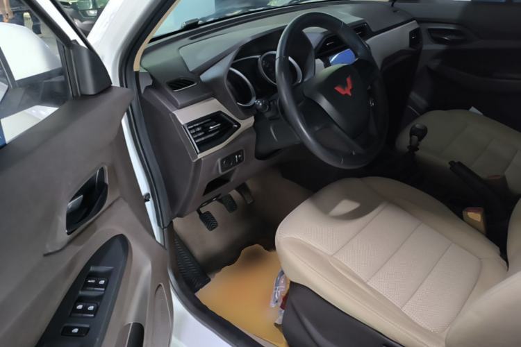 Used Wuling Hongguang 2021 1.5L Revised S Standard Version with Electric Power Steering LAR Driver Seat