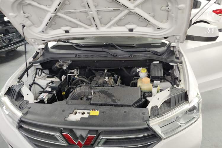 Used Wuling Hongguang 2021 1.5L S Standard Version LAR Engine Bay