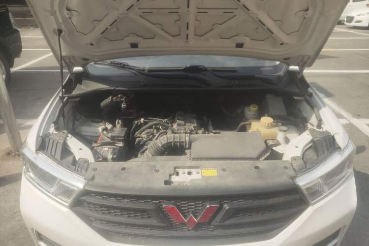 Used Wuling Hongguang 2021 1.5L S Base Version LAR Engine Bay