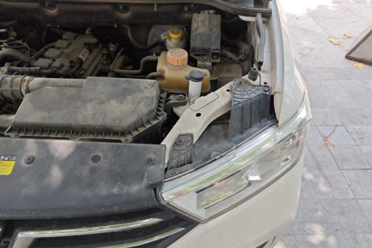 Used Wuling Hongguang 2021 1.5L Revised S Standard Version with Electric Power Steering LAR Engine Bay Left