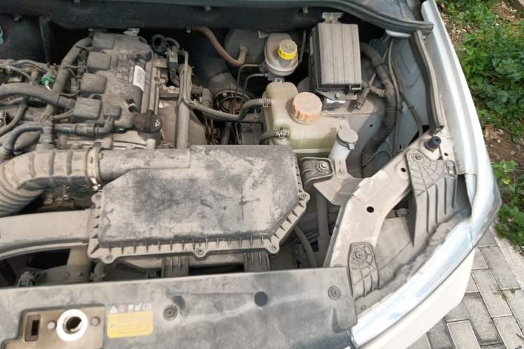 Used Wuling Hongguang 2021 1.5L Revised S Standard Version with Electric Power Steering LAR Engine Bay Left