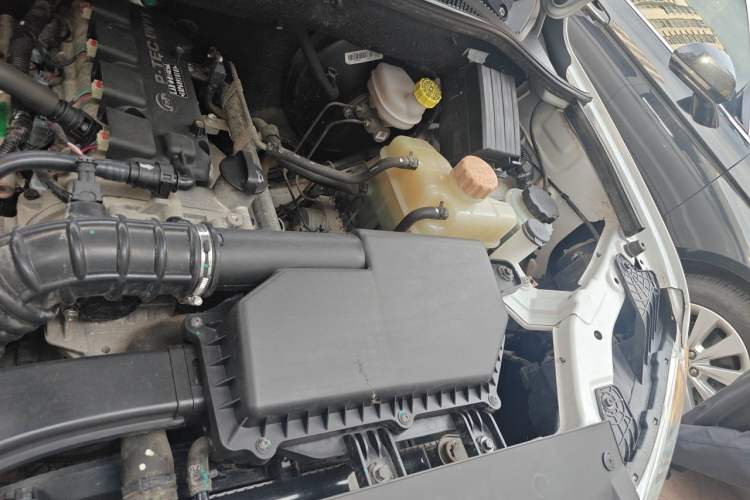 Used Wuling Hongguang 2021 1.5L Revised S Standard Version Hydraulic-Power-Assisted LAR Engine Bay Left
