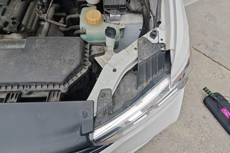 Used Wuling Hongguang 2021 1.5L S Standard Version LAR Engine Bay Left