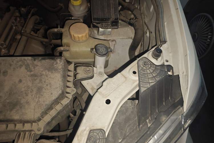 Used Wuling Hongguang 2021 1.5L S Standard Version LAR Engine Bay Left