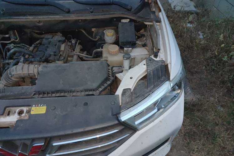 Used Wuling Hongguang 2021 1.5L S Standard Version LAR Engine Bay Left