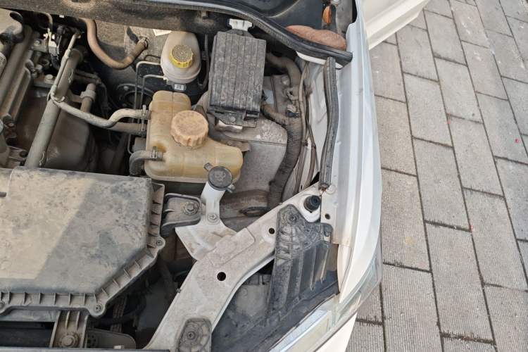 Used Wuling Hongguang 2021 1.5L S Standard Version LAR Engine Bay Left