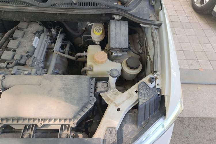 Used Wuling Hongguang 2021 1.5L Revised S Standard Version Hydraulic-Power-Assisted LAR Engine Bay Left
