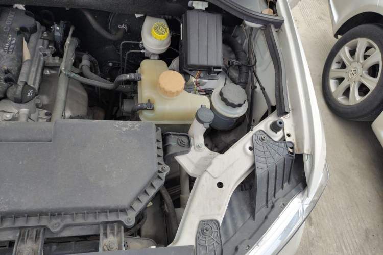 Used Wuling Hongguang 2021 1.5L S Standard Version LAR Engine Bay Left