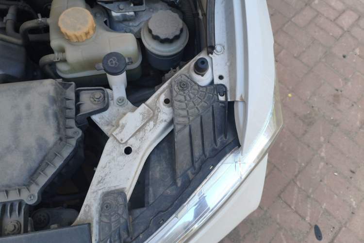Used Wuling Hongguang 2021 1.5L Revised S Base Version Hydraulic Power Steering LAR Engine Bay Left