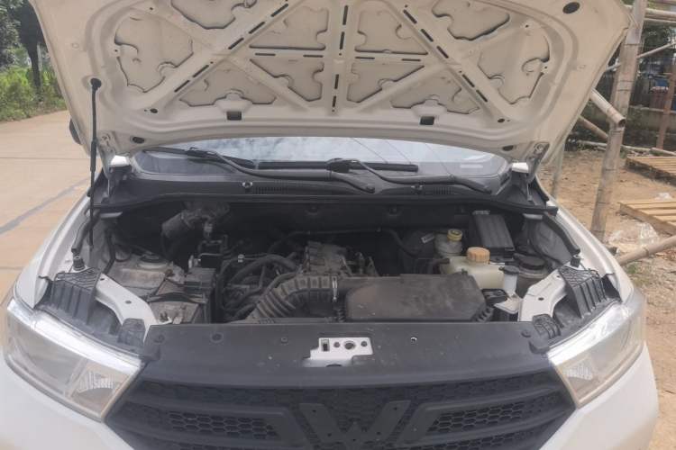 Used Wuling Hongguang 2021 1.5L Revised S Base Version Hydraulic Power Steering LAR Engine Bay