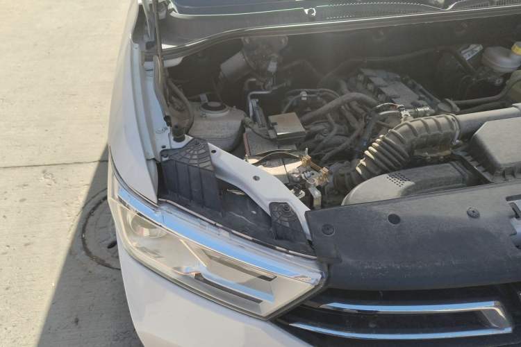 Used Wuling Hongguang 2021 1.5L Revised S Standard Version Hydraulic-Power-Assisted LAR Engine Bay Right