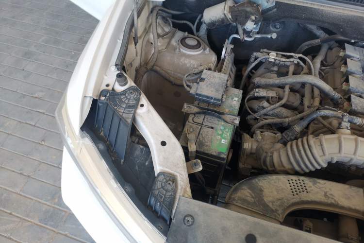 Used Wuling Hongguang 2021 1.5L S Standard Version LAR Engine Bay Right