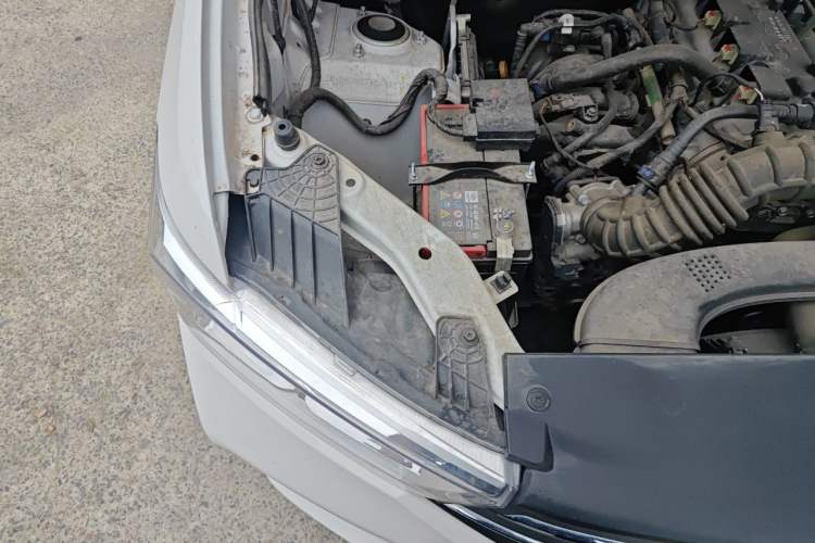 Used Wuling Hongguang 2021 1.5L S Standard Version LAR Engine Bay Right