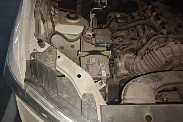 Used Wuling Hongguang 2021 1.5L S Standard Version LAR Engine Bay Right