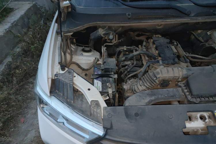 Used Wuling Hongguang 2021 1.5L S Standard Version LAR Engine Bay Right