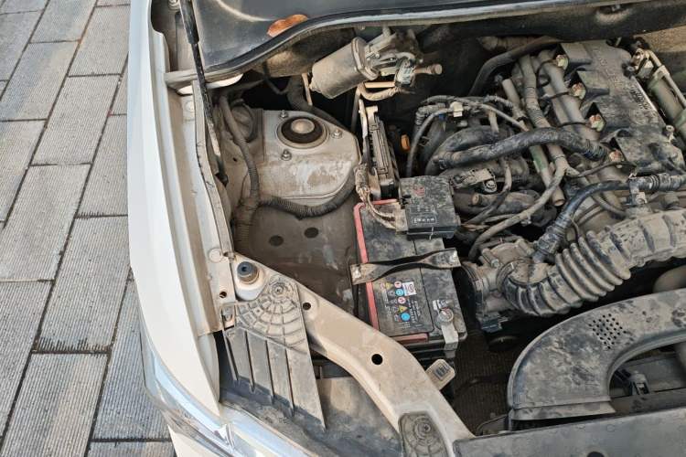 Used Wuling Hongguang 2021 1.5L S Standard Version LAR Engine Bay Right