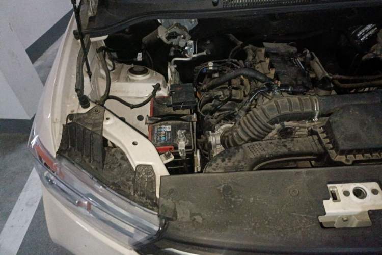 Used Wuling Hongguang 2021 1.5L S Standard Version LAR Engine Bay Right